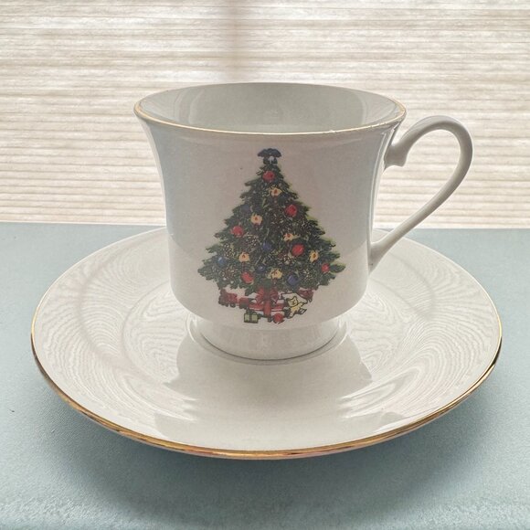 Sea Gull Fine China Christmas tea cup‎ and saucer - Picture 1 of 5